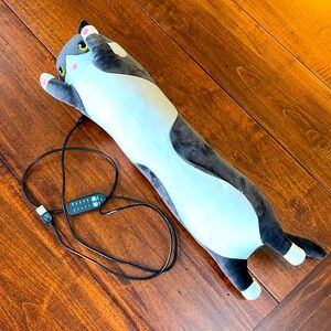 Love cats? Love holding warm things? This USB heated cat might be for you!